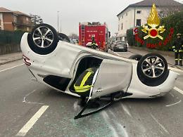 Vicenza, auto si ribalta in Strada Marosticana: conducente in ospedale