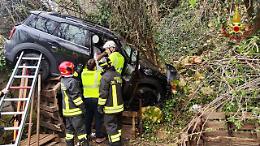 Incidente a Montorio (VR): auto si incastra in una scarpata, intervengono i Vigili del Fuoco
