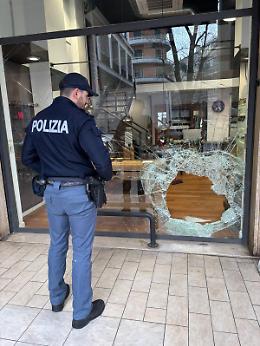 Padova, polizia blocca cellula transfrontaliera specializzata in spaccate a negozi di ottica e griffati