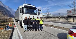 Polizia locale di Trento intensifica i controlli: tre camion su 25 irregolari