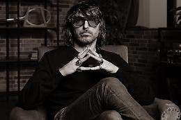 Giuseppe Cruciani porta a Mestre il suo &ldquo;Via Crux&rdquo;, satira senza filtri sul palco del Teatro Corso