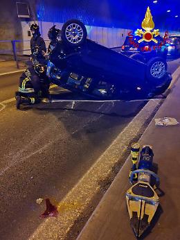 Grave incidente sulla tangenziale di Vicenza, un veicolo si ribalta