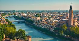 Verona perde 681 negozi in 13 anni, ma cresce l'offerta di alberghi e ristoranti