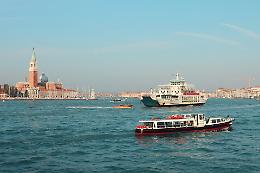 Si apre la stagione crocieristica 2026: meno passeggeri, ma cresce il segmento luxury tra Venezia e Chioggia