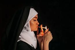 Treviso, fingono di essere prete e suora per truffare una donna: arrestati un 70enne e una 46enne