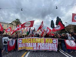 &ldquo;Ha vinto il no&rdquo;: manifestazioni in tutta Italia per le dimissioni di Meloni, l'appello di Potere al Popolo e Comitato No Sociale