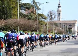 Bottrighe, oltre mille ciclisti hanno invaso il centro del paese