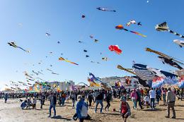 Jesolo si prepara al Beach & Kite Festival: oltre due chilometri di spiaggia tra aquiloni, spettacoli e aree tematiche