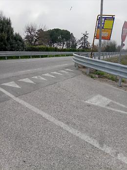 Statale 16, il paradosso dei guardrail che costringono manovre &ldquo;alla cieca&rdquo;