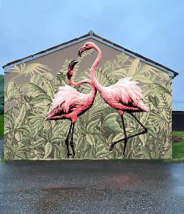 Rosolina(Albarella), gli studenti di Mantova firmano il nuovo murale dedicato ai fenicotteri rosa