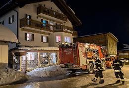 Incendio nella sauna di un hotel al passo Rolle, fumo invade le stanze: evacuati tutti gli ospiti