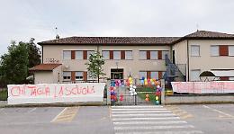 In 371 firmano per salvare il plesso scolastico