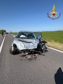 Rosolina, scontro frontale sulla provinciale 65: sei feriti, uno grave in elicottero a Padova