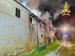 Volpago del Montello, incendio al tetto di un residence: intervento tempestivo dei Vigili del Fuoco