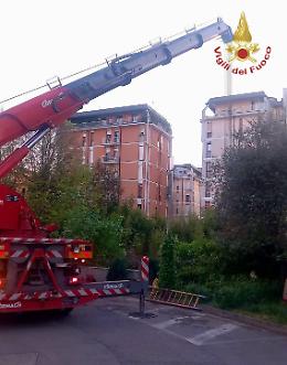 Tragedia a Treviso, albero crolla sul canale: muore 38enne