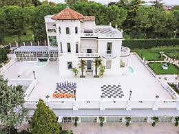 Un viaggio nel passato e nell'arte: la visita esclusiva alla Villa Meriggio