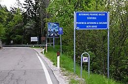 Trentino, scontro frontale sulla Statale 42: tre feriti gravi, traffico in tilt