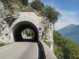 Incidente sulla Gardesana: traffico congestionato dopo lo scontro tra due auto