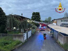 Incendio a Vigonza, esplode il tetto di una casa: intervento dei Vigili del Fuoco