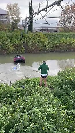 Elton Zefi, eroe per caso: salva un anziano dalle acque del Canale Battaglia nel giorno del suo compleanno