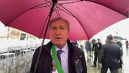 Albero caduto a Venezia, Brugnaro: "Adesso pensiamo ai feriti"