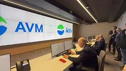 Venezia: presentato il primo bus snodato a idrogeno e la centrale unica per tram e autobus