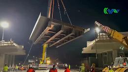 Riaperta la A57 tangenziale di Mestre quattro ore in anticipo: montata in una notte la campata in acciaio da 44 tonnellate