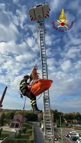 Malore sull'impalcatura a Montebelluna: operaio soccorso dai Vigili del Fuoco