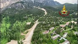 Frana nella notte a Borca di Cadore: ricognizione aerea dei Vigili del Fuoco per la stima dei danni