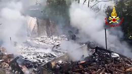 Grancona, incendio distrugge legnaia: oltre 70 quintali di legna in fiamme
