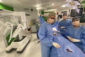 Intervento innovativo a Padova: curata con un robot una rara malattia invalidante che colpisce soprattutto i giovani