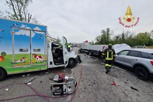 Scontro frontale sulla SS308 a Loreggia: un morto e un ferito grave, traffico bloccato tra Resana e Camposampiero