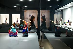 Il vetro di Murano protagonista a Venezia con una mostra dedicata agli anni d’oro della Biennale