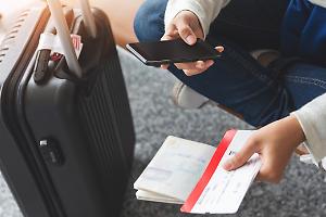 La grande fuga dei giovani trentini: oltre mille all’anno partono all’estero