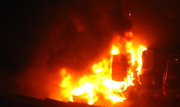 Sabbionara: incendio devasta le stalle, centinaia di tori muoiono tra le fiamme