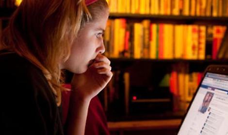 reading_facebook-kfVH--673x320@IlSecoloXIXWEB