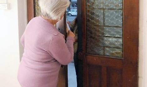 Truffa del &ldquo;finto carabiniere&rdquo; ai danni di un&rsquo;anziana: denunciato 51enne, recuperati i gioielli rubati