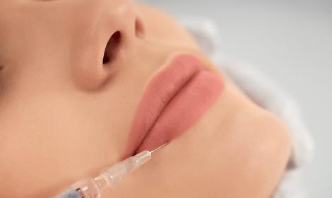 Procedure lip augmentation in professional salon.