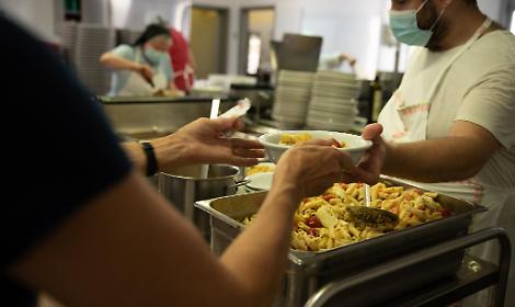 Povert&agrave;, si allarga il divario, la citt&agrave; fa i conti con una crescente emergenza