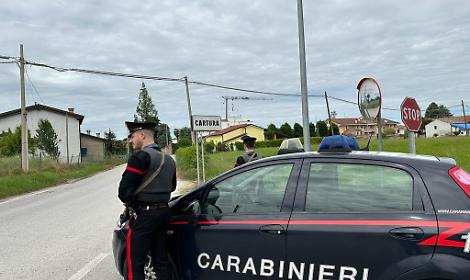 Fermati a Cartura con mazze e coltelli nel bagagliaio, due giovani denunciati dai Carabinieri