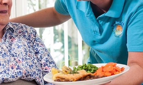 Assistenza pasti e domiciliare per 50 persone