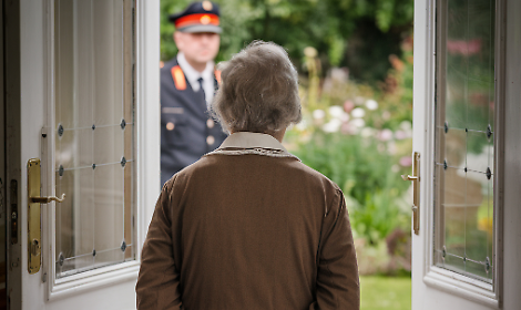 Truffa sventata a Maniago: anziano smaschera il raggiro e fa arrestare due uomini