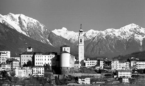 Olimpiadi Milano-Cortina 2026, bambini simbolo dello spreco e del caos organizzativo