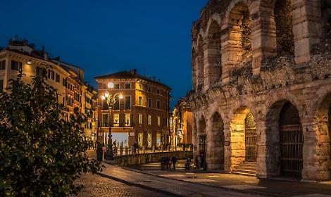 Verona in clima natalizio: come raggiungere mercatini e &ldquo;Natale diffuso&rdquo; senza stress