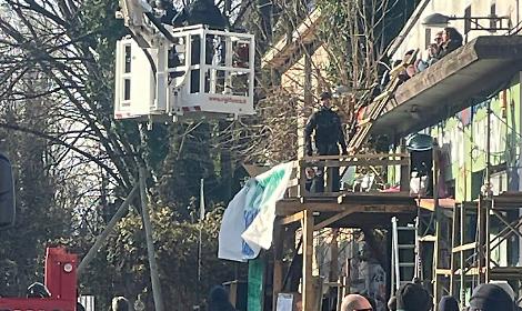 Vicenza, sgombero del Bocciodromo: tensione tra polizia e No Tav