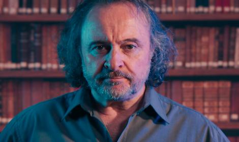 Zero Branco: Natalino Balasso conquista il Teatro Comisso con "Giovanna dei Disoccupati"