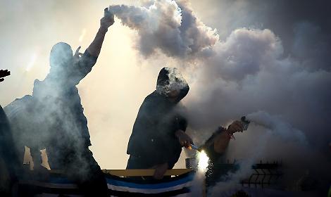 Treviso, agguato contro i tifosi del Mestre: bus distrutto, due arresti e feriti tra autista e poliziotto