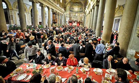 Un pranzo di Natale organizzato dalla Comunit&agrave; di Sant'Egidio
