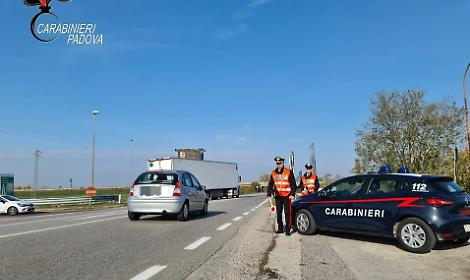 Pontelongo, coinvolto in un incidente fugge a piedi: carabinieri scoprono cocaina in auto e a casa
