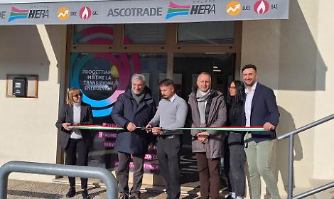 Taglio del nastro del nuovo sportello Hera a Feltre